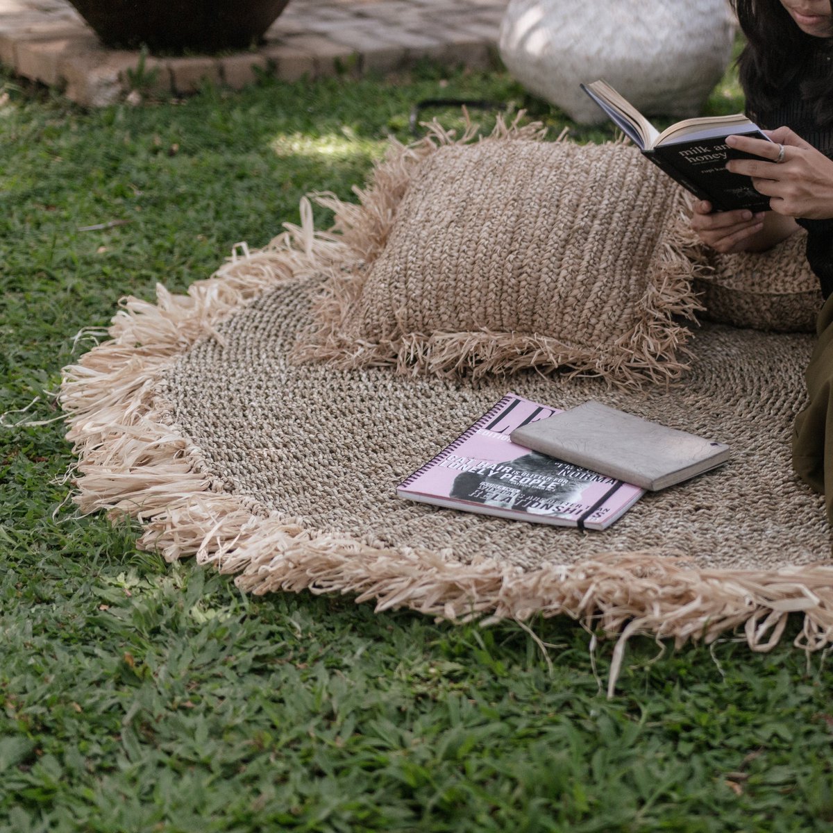 Round seagrass rug with raffia fringe Ø100 cm – Dasa