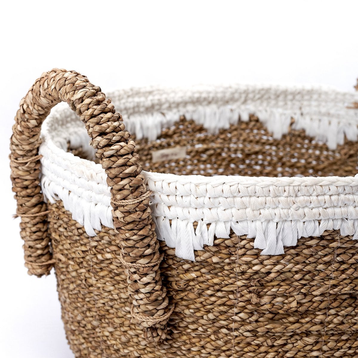 Round seagrass basket WAIGEO M – 40 × 25 cm, white cord detail