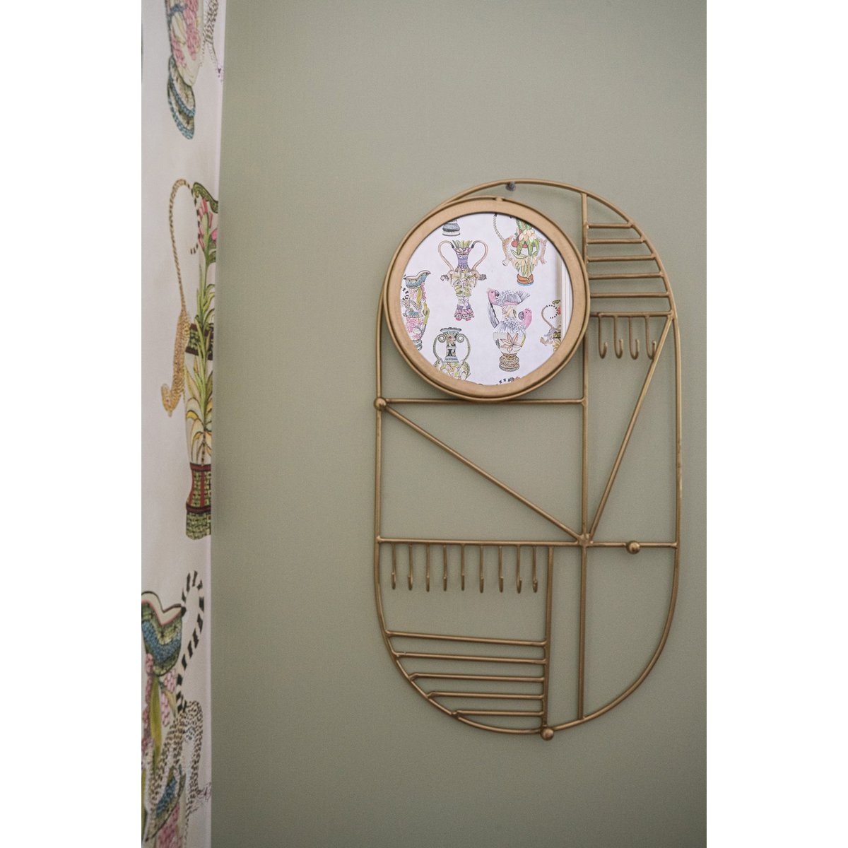 Vægbøjle i jern, oval, messing, 28×52 cm - dekorativ