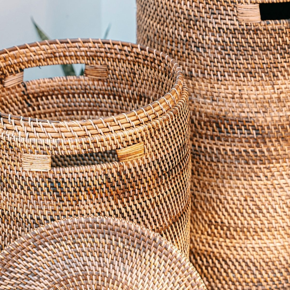 Vasketøjskurv i rattan med låg Ø 36 cm – rund, brun