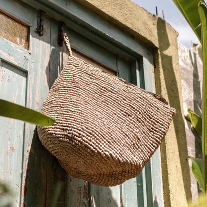 Raffia wall basket UTARA – hanging storage, small