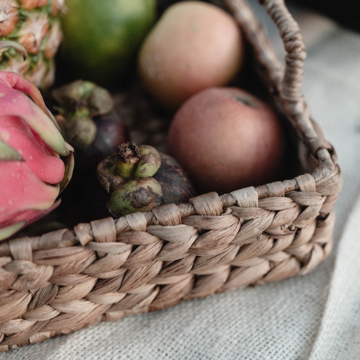 Water hyacinth tray BESAKIH - natural brown