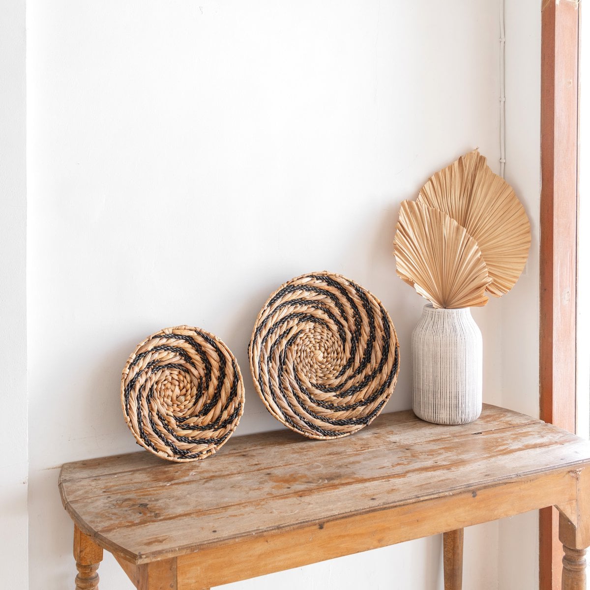 Seagrass wall basket Bandung 40 cm – graphic pattern