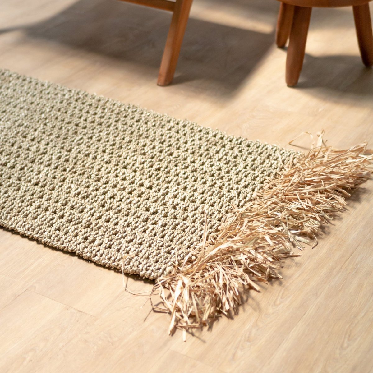 Seagrass & raffia rug 120×60 cm – striped, handwoven in Indonesia