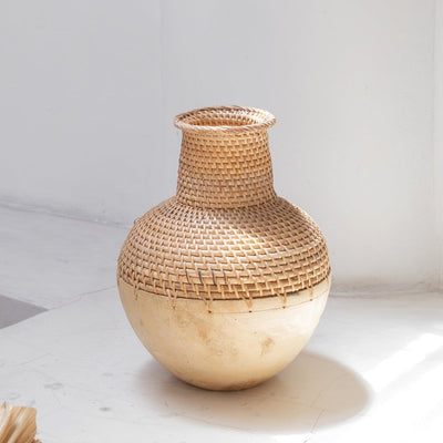 Vase i flet og træ KAMARI – beige