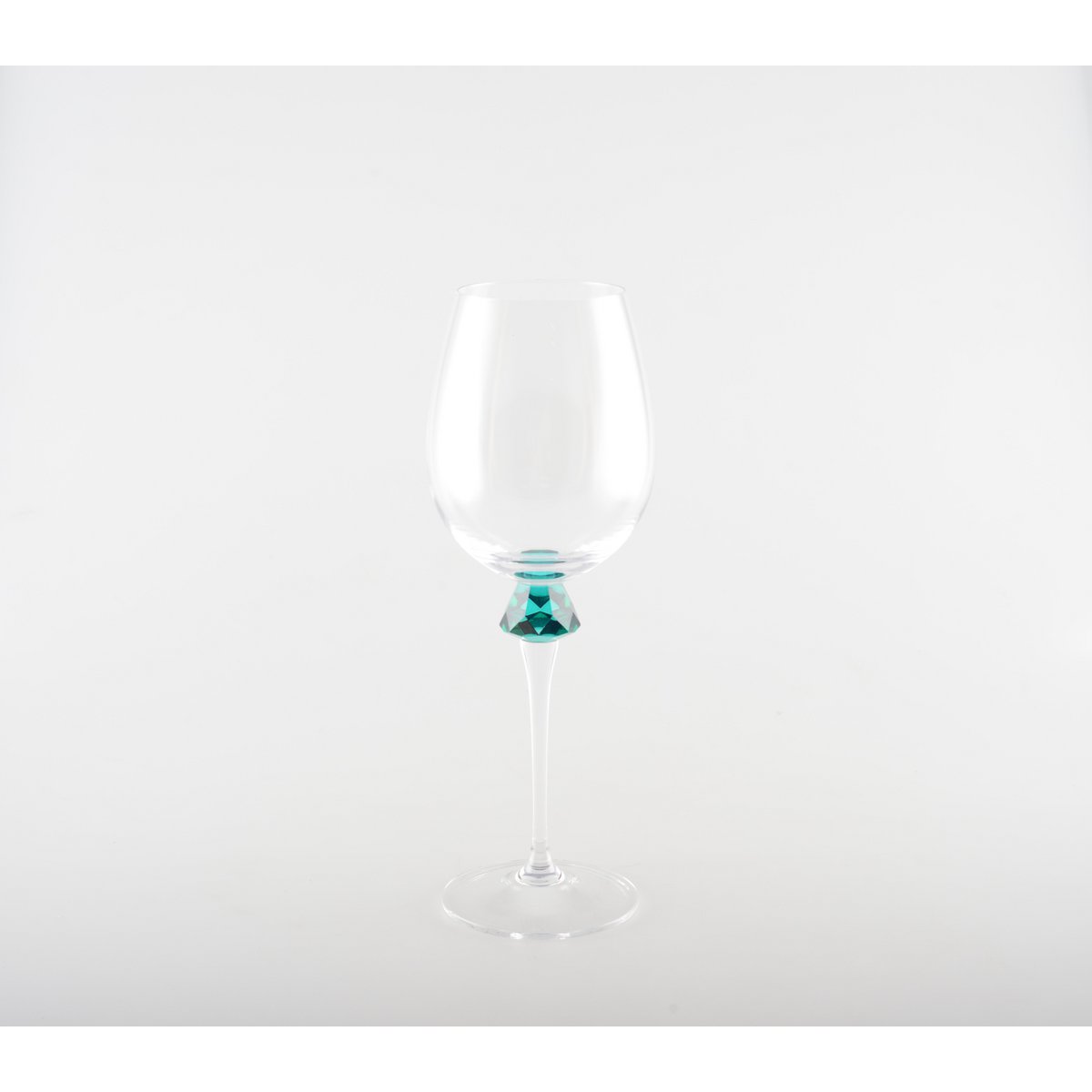 Wine glasses with diamond-cut foot – set of 4