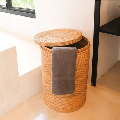 Rattan laundry basket with lid SARI M – 35 cm × 50 cm