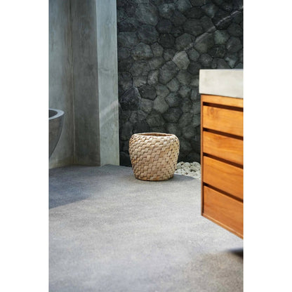 Palm leaf basket with diagonal weave - round