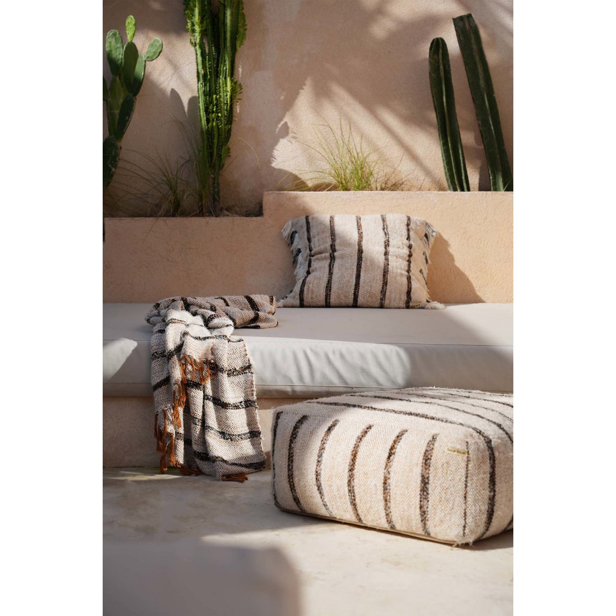 Cotton plaid throw 130×170 – cream, charcoal, handwoven