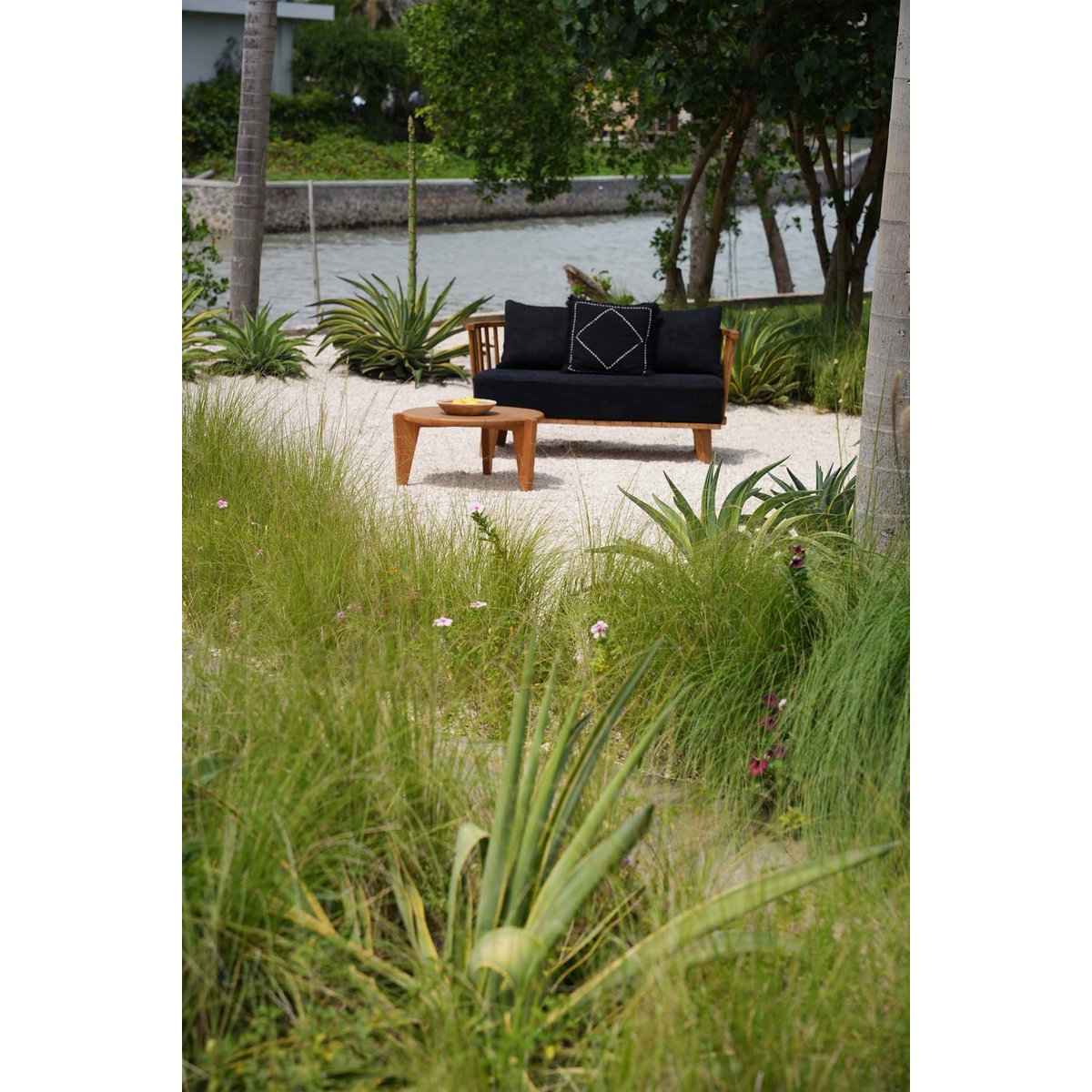 Teakholz Zweisitzer-Sofa, beige & schwarz - 140cm