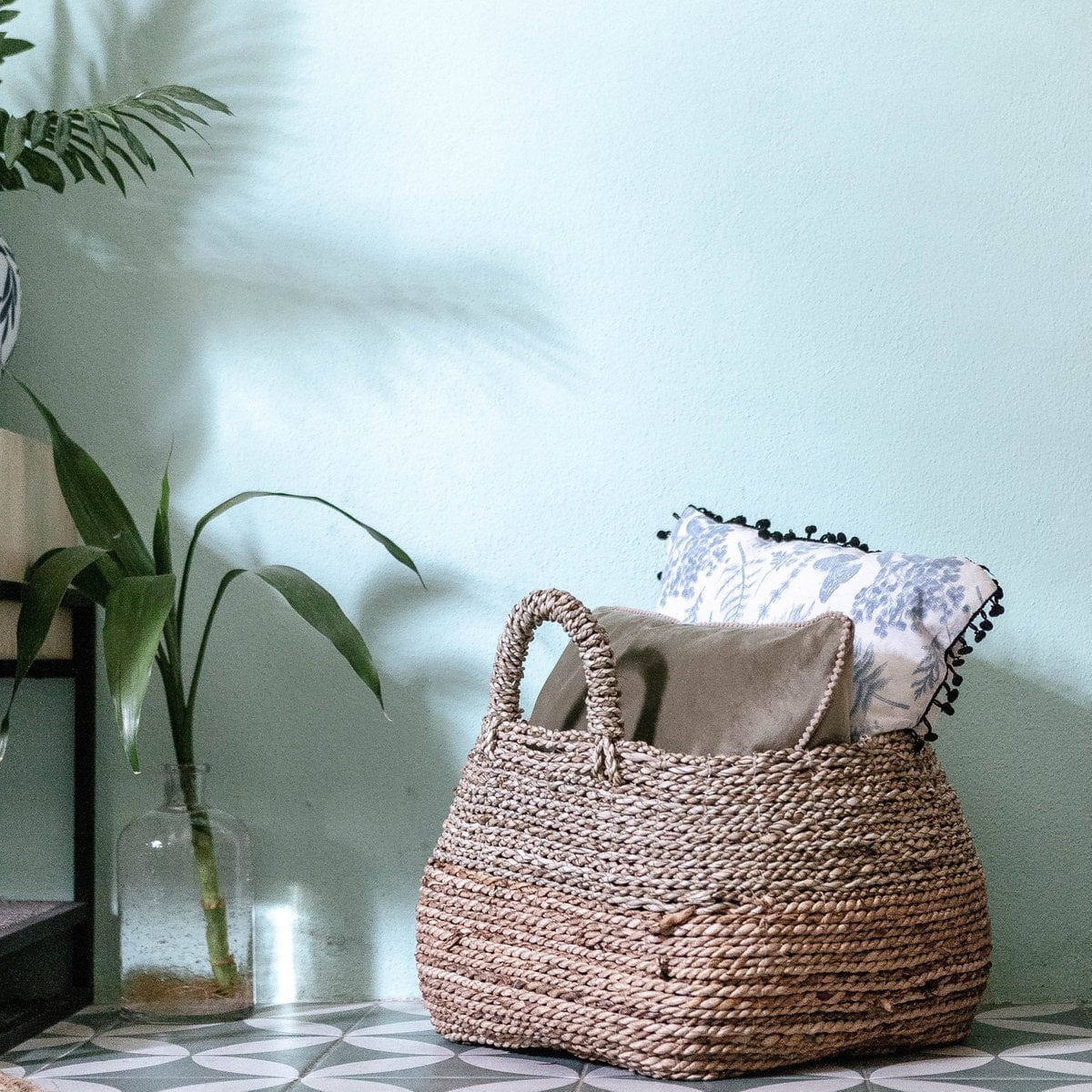 Seagrass & banana fibre basket MAJALENGKA M – brown & beige