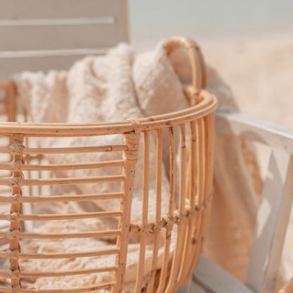 Handwoven rattan basket Jemuh low – ø42 × 27 cm, Indonesia