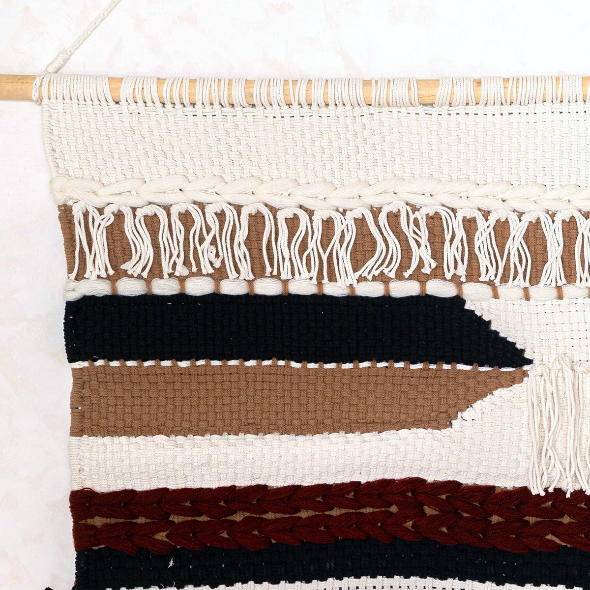 Cotton macrame wall hanging 120 × 95 cm – wood & cord