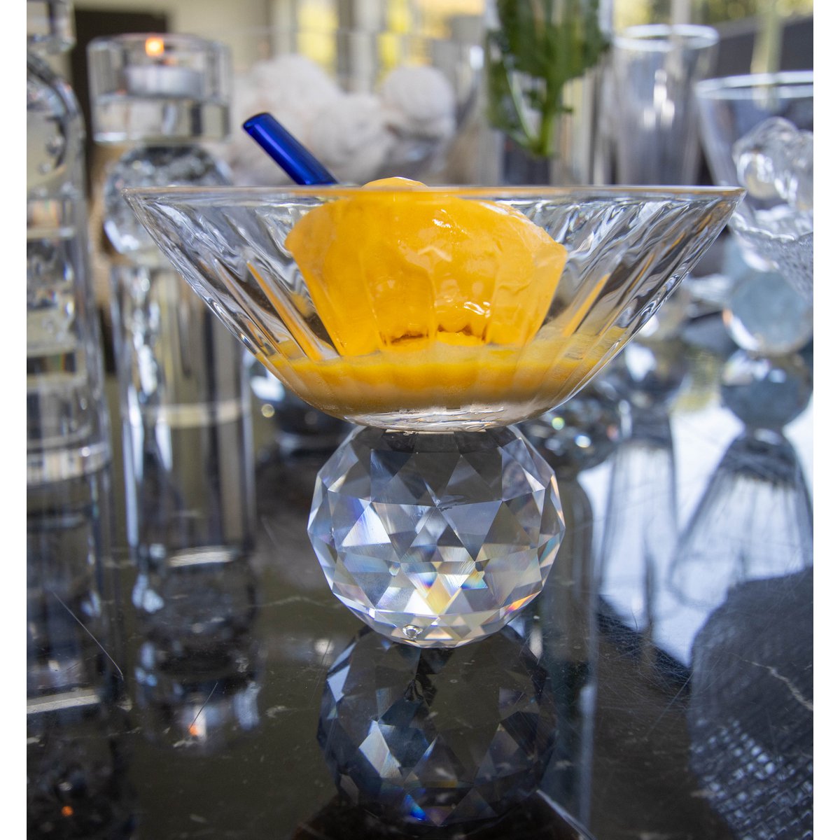 Glass dessert bowls with diamond foot, set of 4
