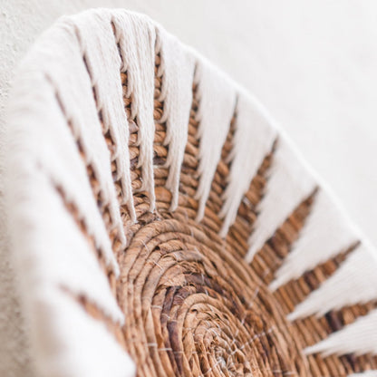 Woven wall circle MADALA, Ø40 cm – cotton and jute, geometric pattern
