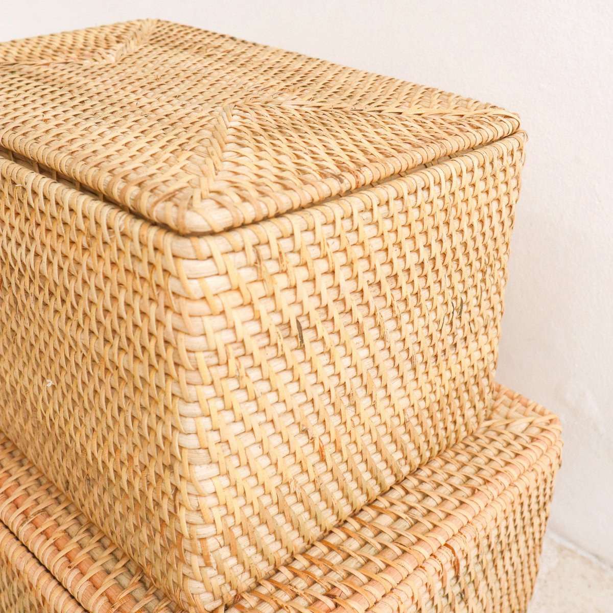 Handwoven rattan shelf basket with lid GRAHA M – 37 × 27 × 20 cm