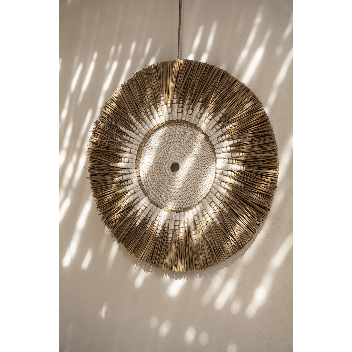 Raffia macramé wall circle 60 cm - beige and white
