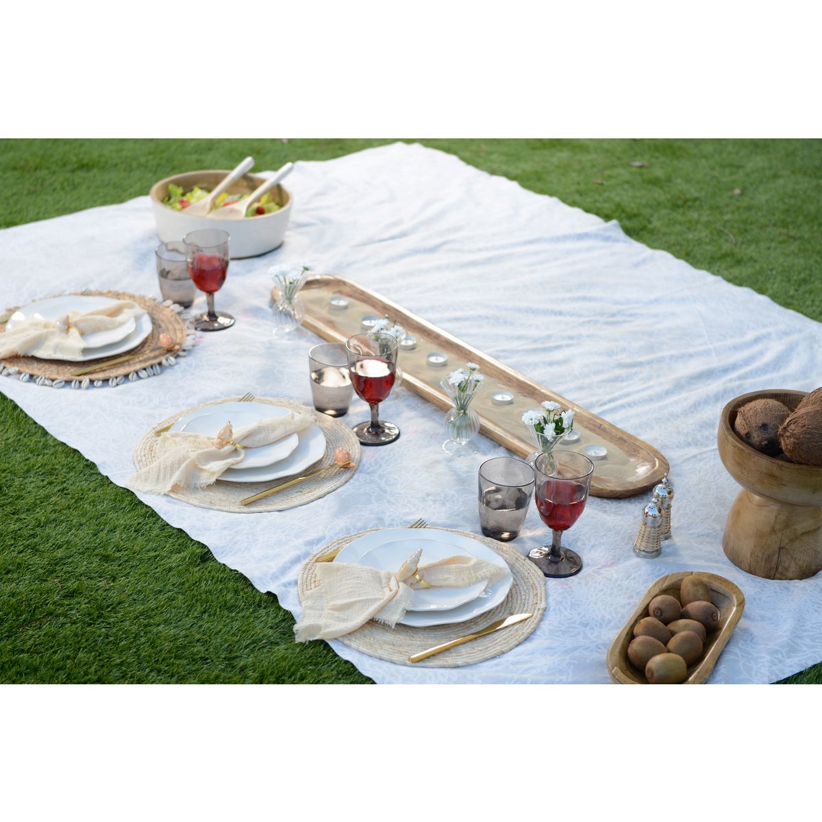 Beige wicker and steel salt and pepper set