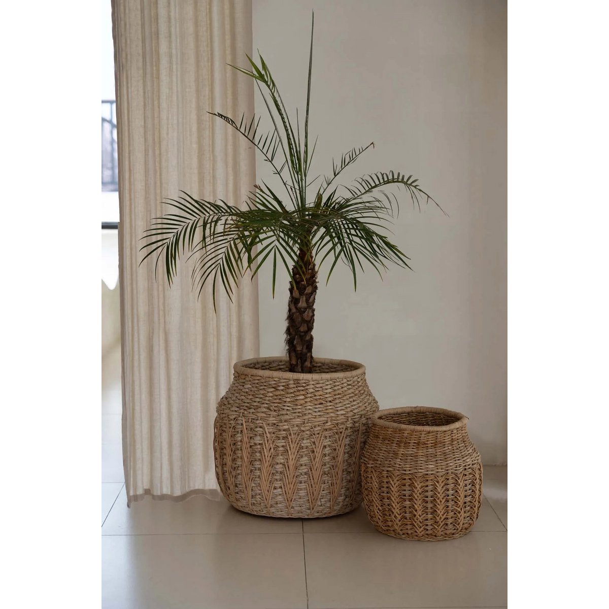 Rattan and banana leaf basket - natural, medium