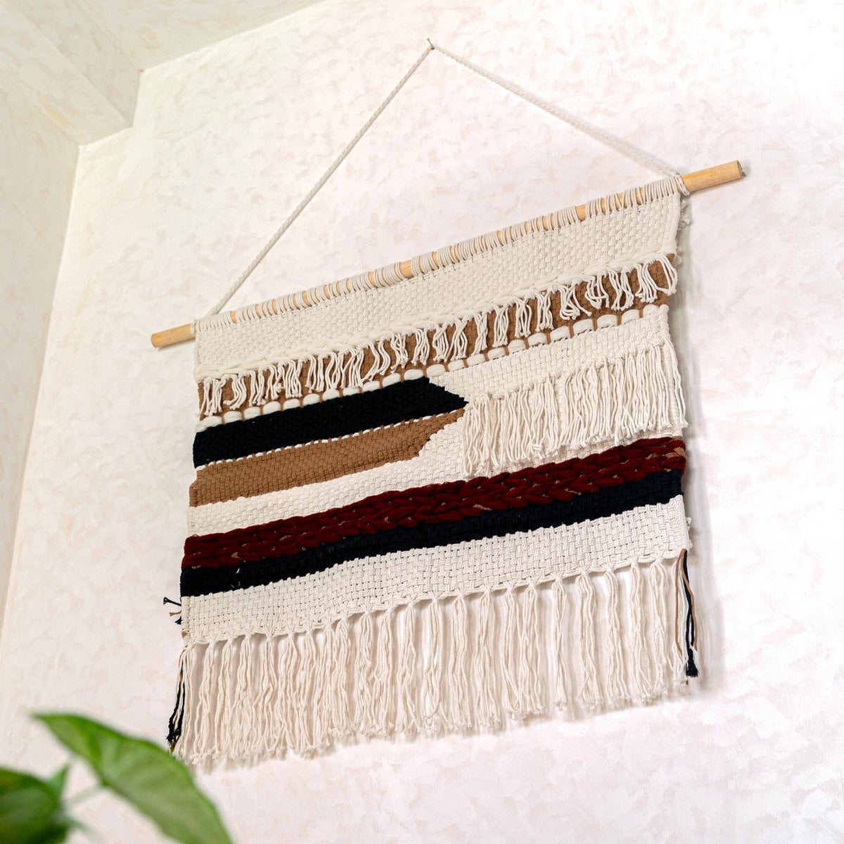 Cotton macrame wall hanging 120 × 95 cm – wood & cord