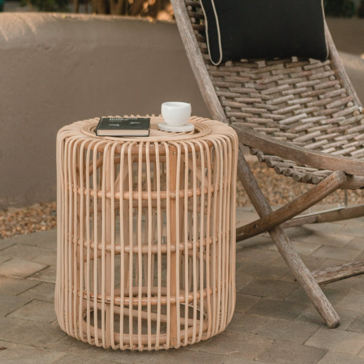 Runder Rattan-Beistelltisch Ø50 cm × 55 cm hoch – Alamaya