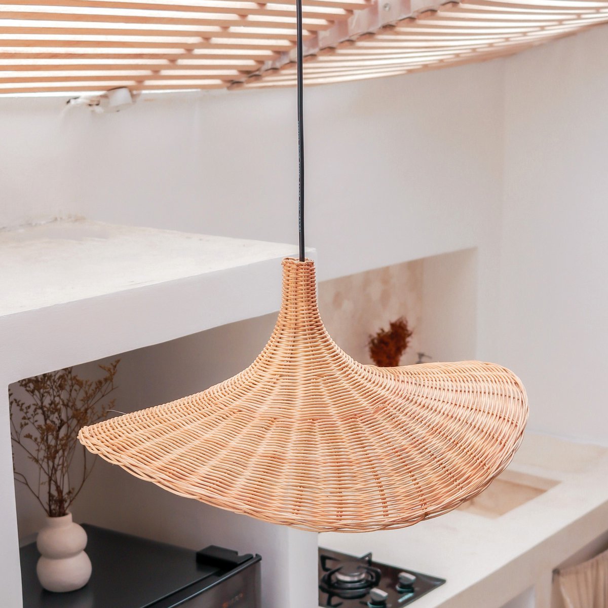 Rattan og metal tragtpendelskærm SAYAN 49 cm – beige