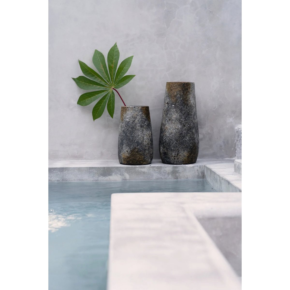 Tapered terracotta vase small – antique grey