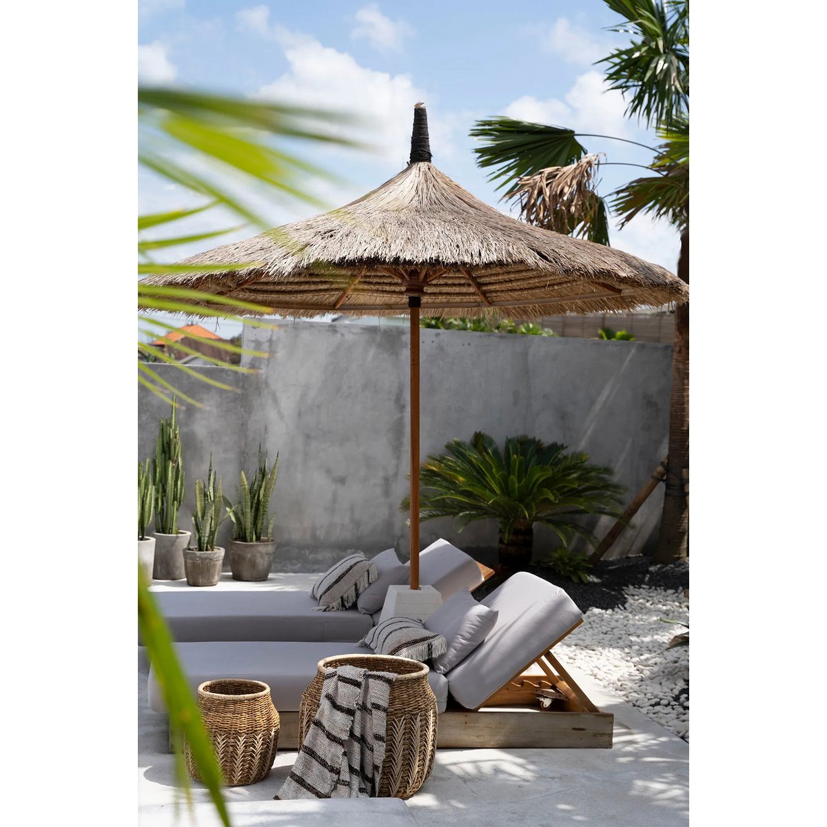 Rattan and banana leaf basket - natural, medium