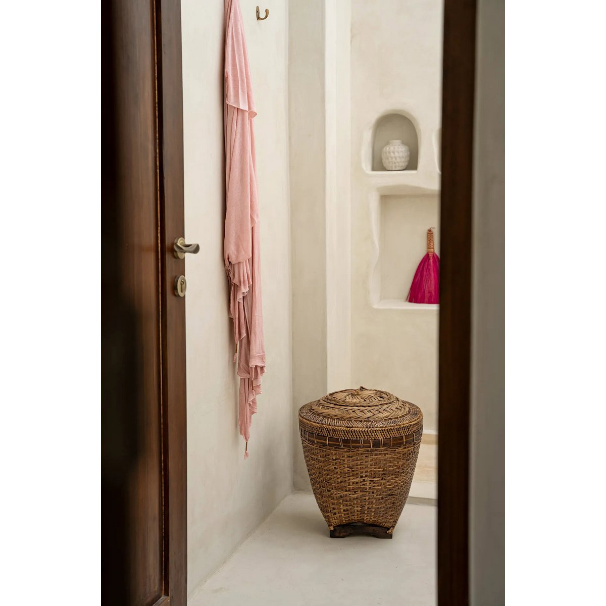 Rattan storage basket, large round – natural brown