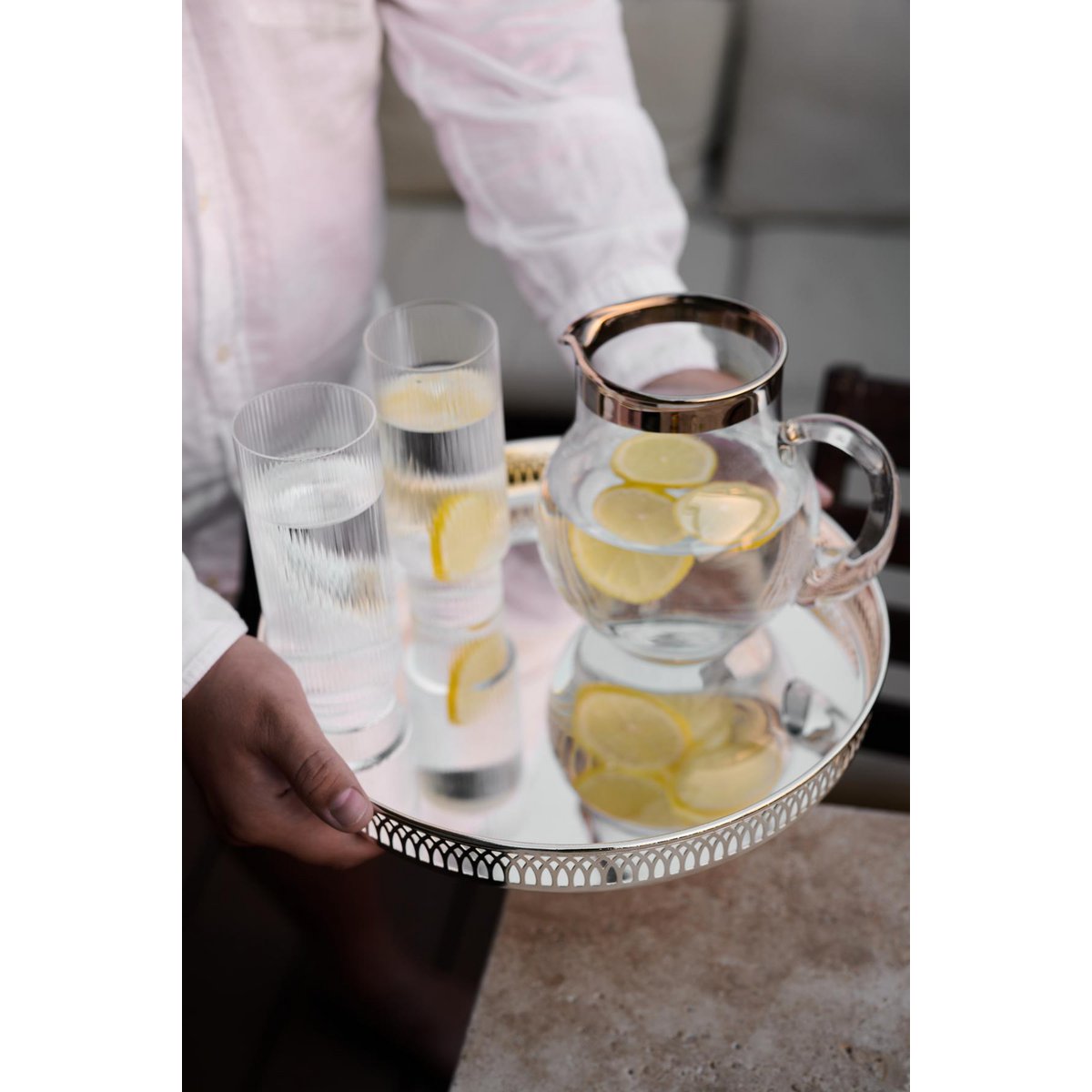 Hand-blown glass jug Olivia, 1.5L - platinum rim