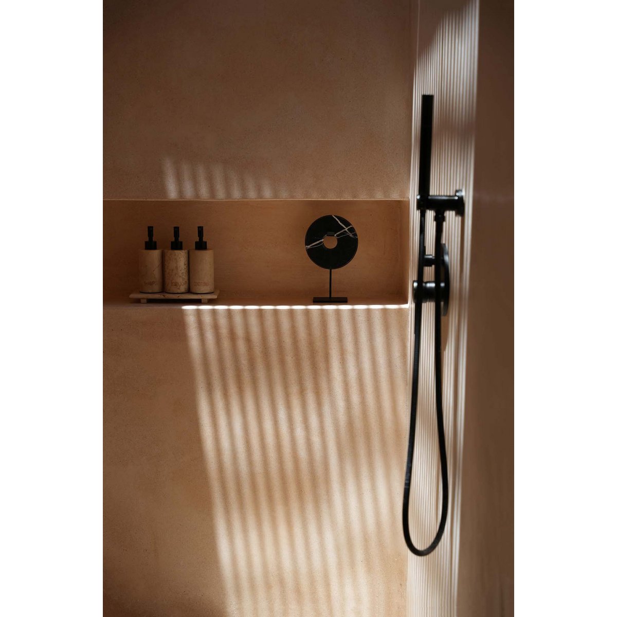Black marble disc on stand - M