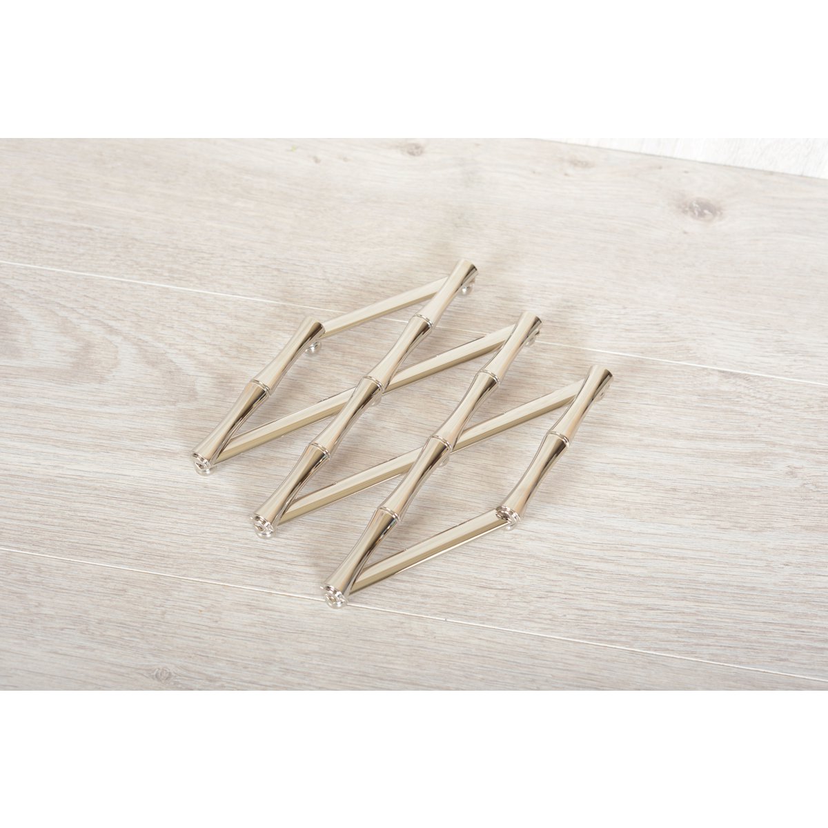 Bamboo expandable trivet - adjustable design