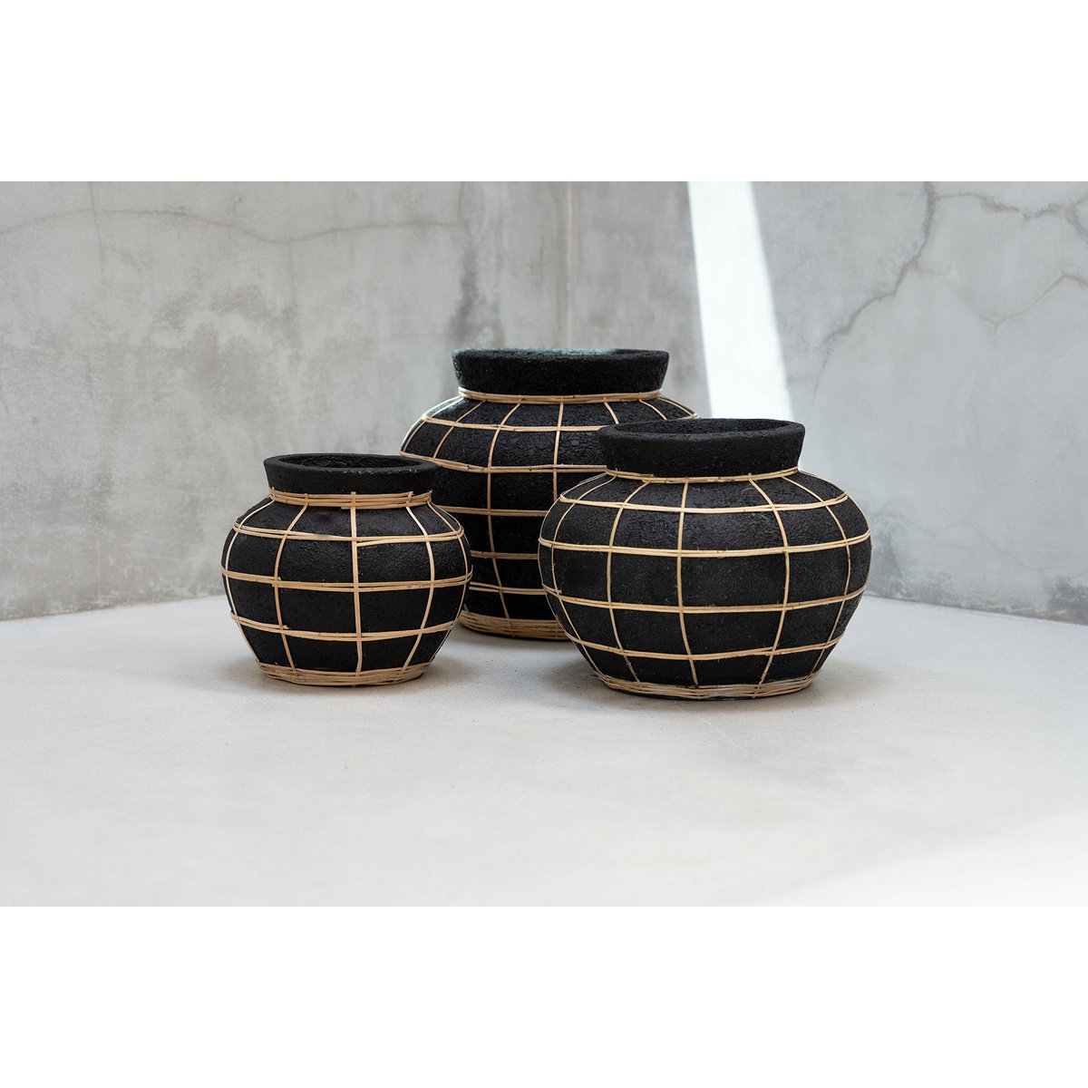 Terracotta belly vase black natural 33 × 27 cm – large, Indonesia