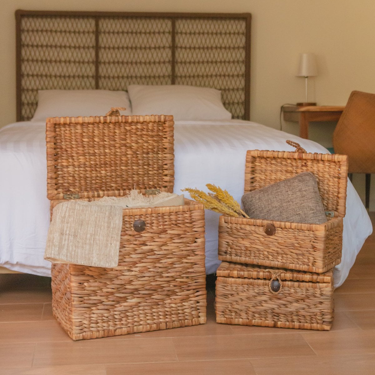 Water hyacinth trunk basket with lid KELANA L – 55×34×50 cm