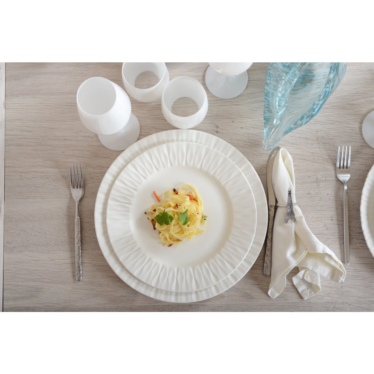 Porcelain serving plate Lilia, white, 30cm