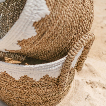 Round seagrass basket WAIGEO M – 40 × 25 cm, white cord detail