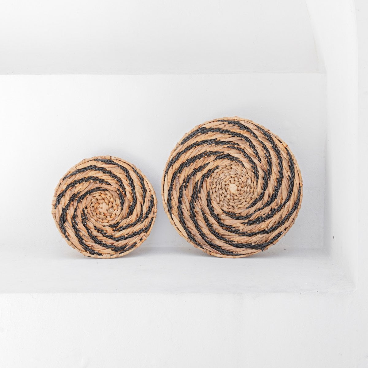 Seagrass wall basket Bandung 40 cm – graphic pattern