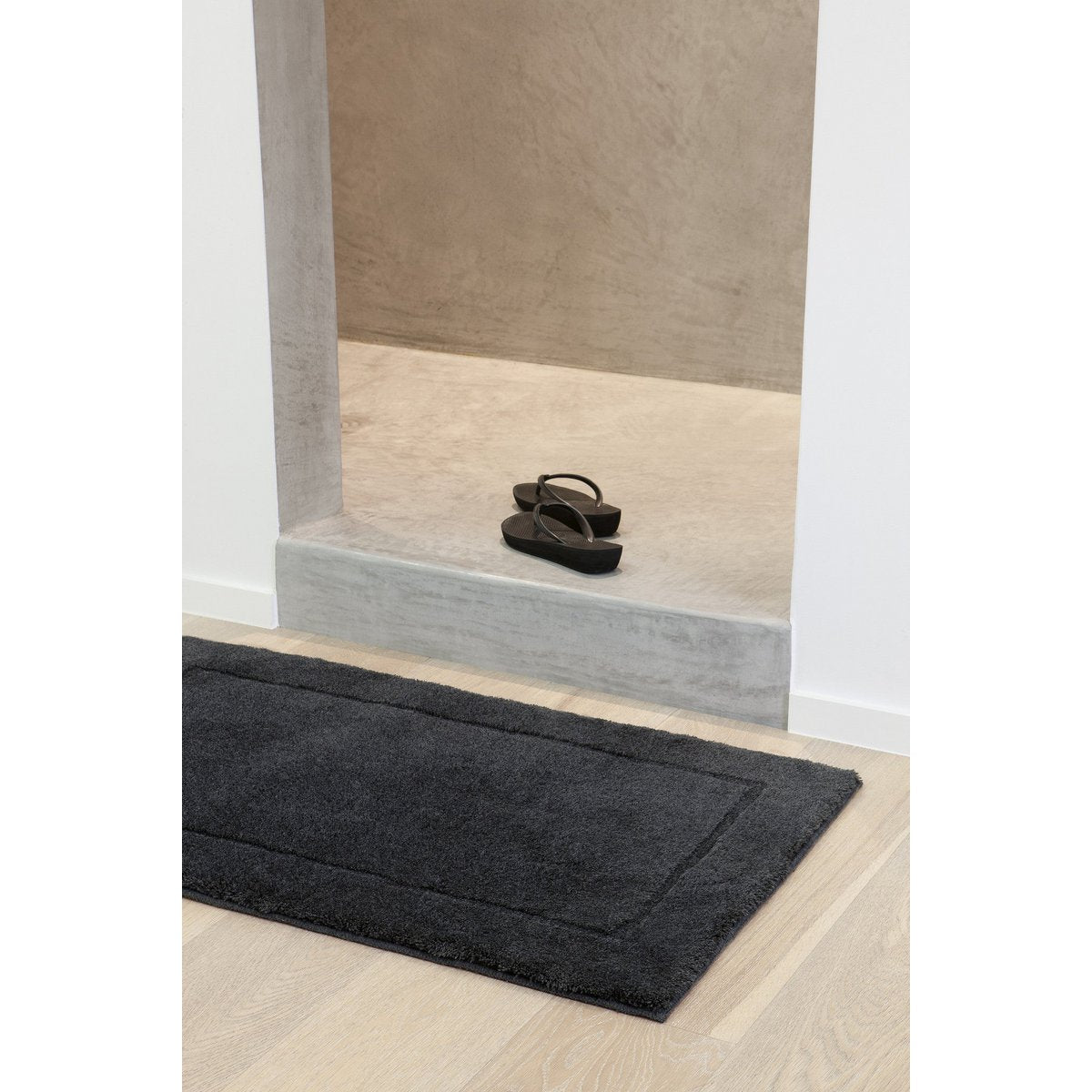 Acrylic bath mat, Anthracite – deep pile with grip
