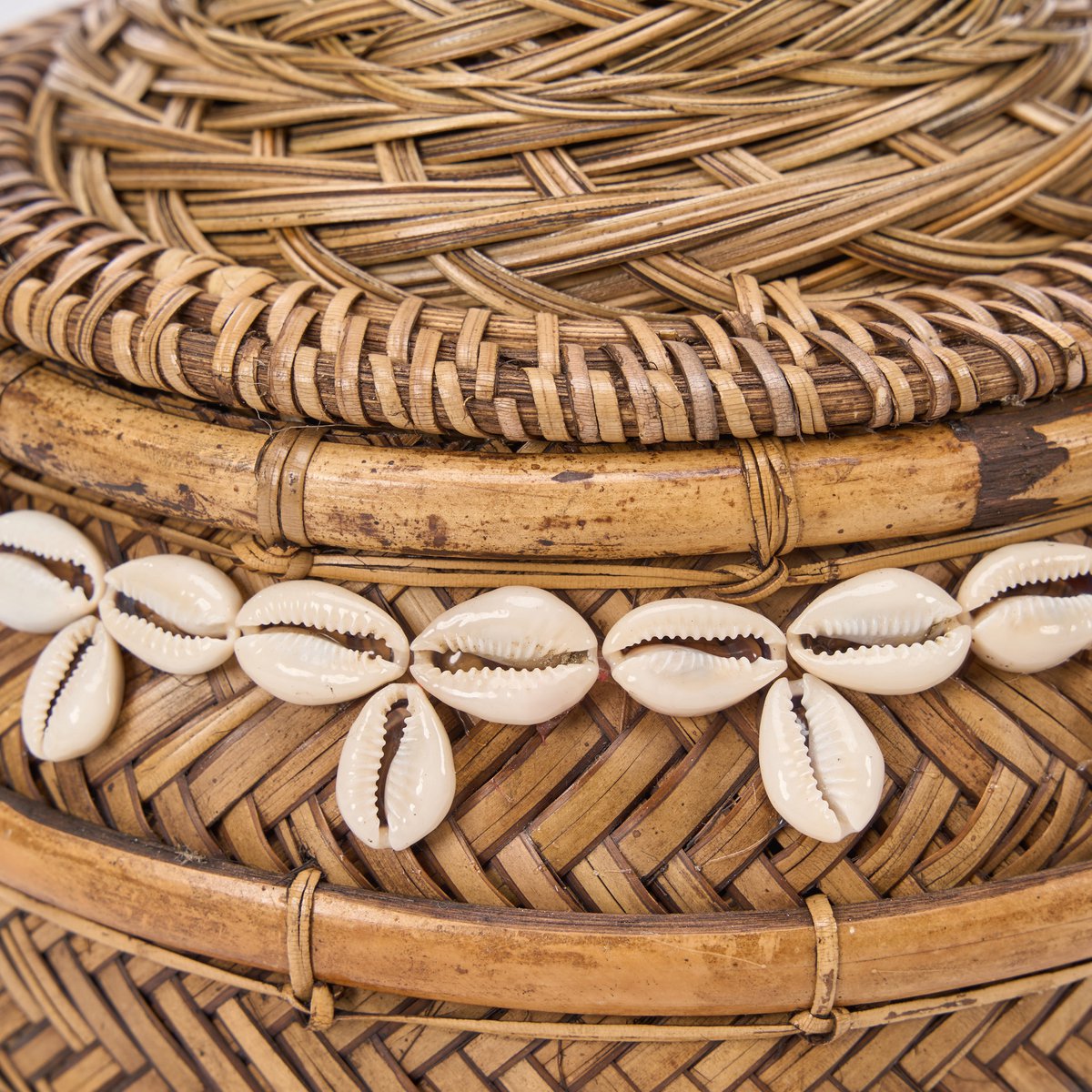 Bamboo storage box with shell detail - round