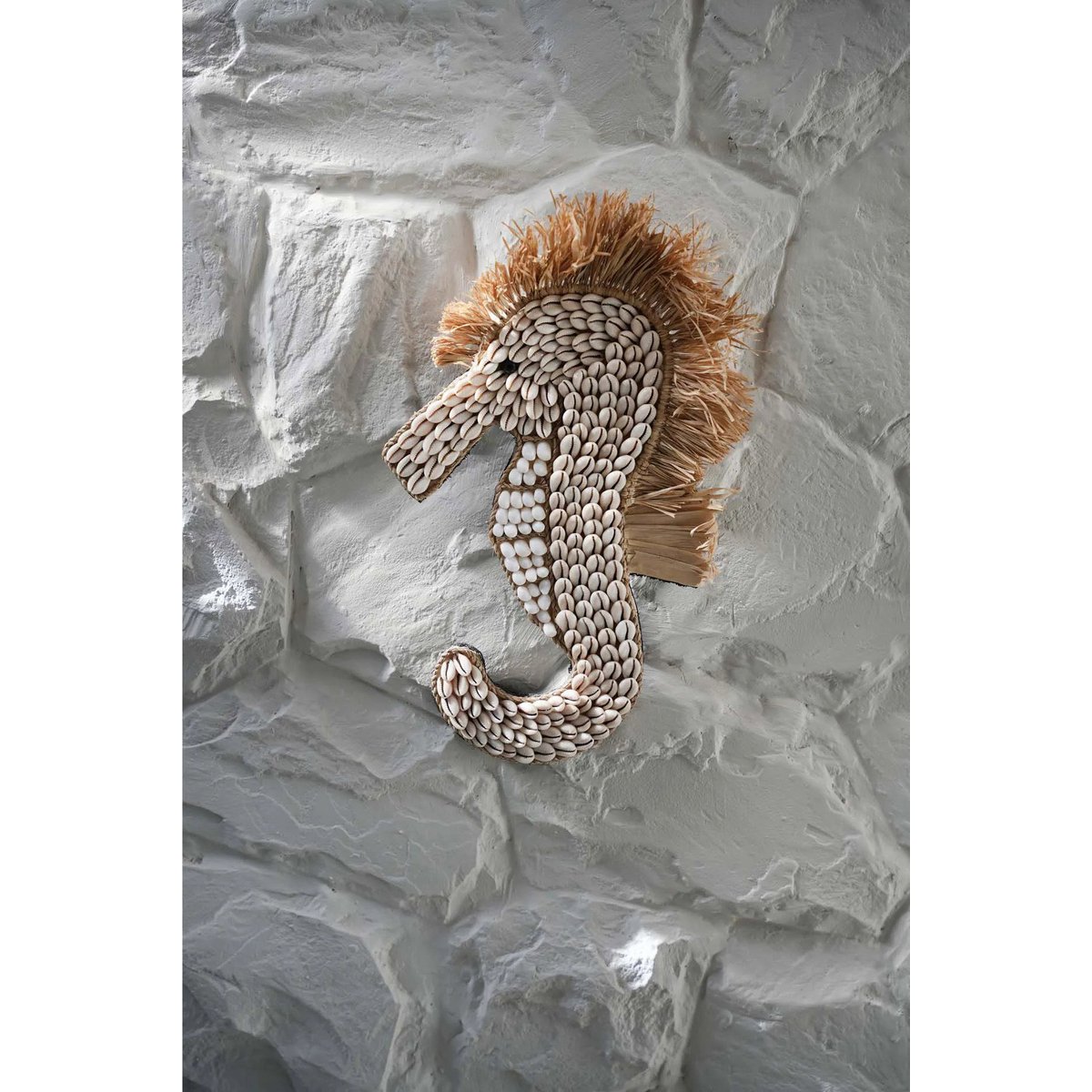 Shell sea horse wall hanging - White