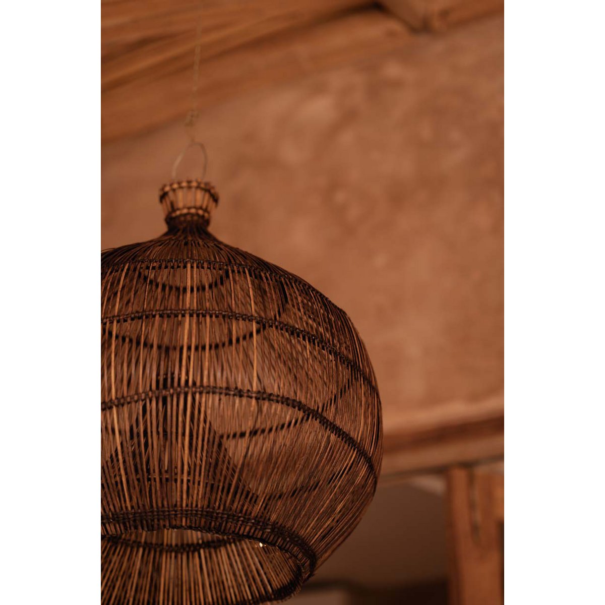 Pendelleuchte aus geflochtenem Rattan, dunkles Nussbaumholz – Mittel