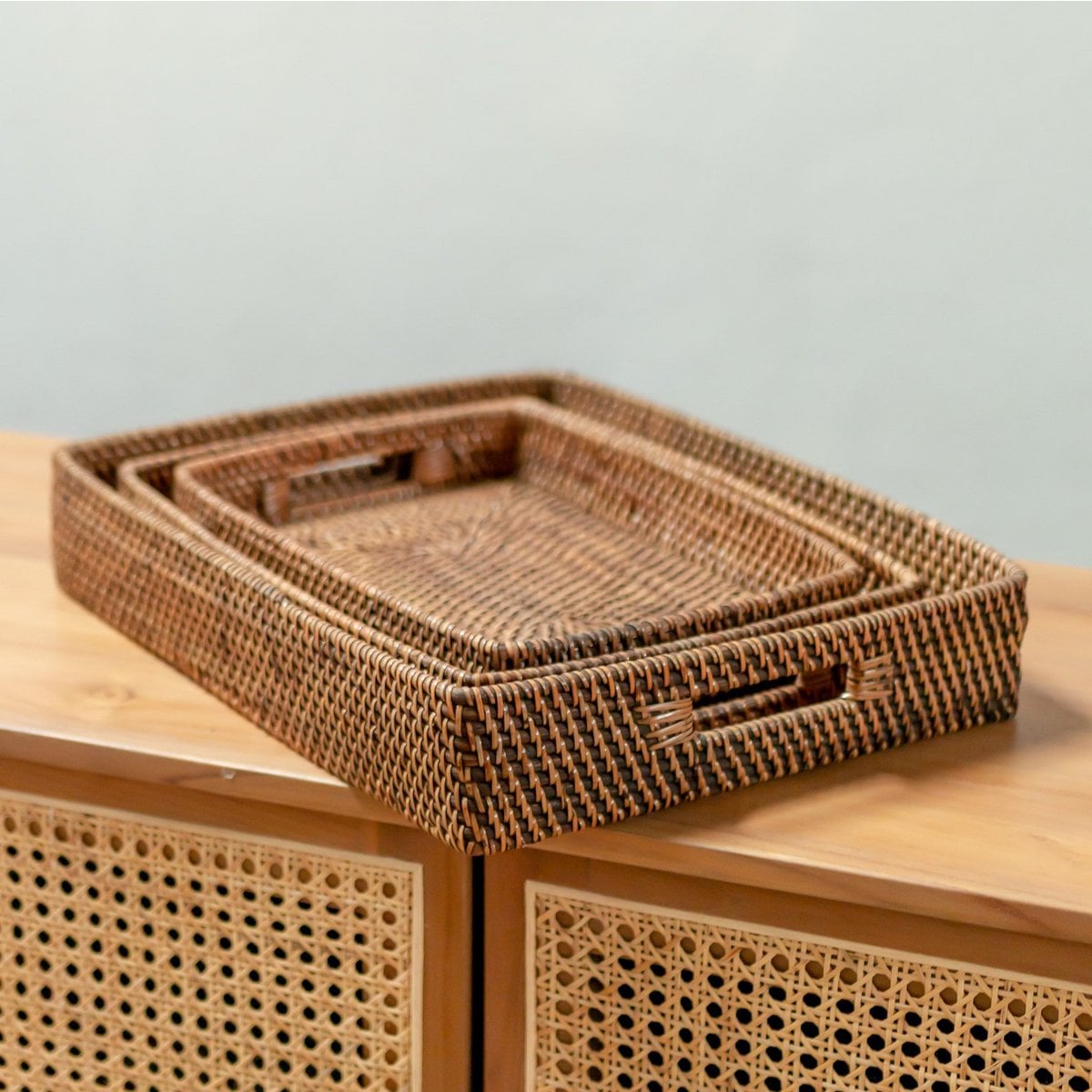 Rattan rectangular tray Amahai M – geometric, brown & red