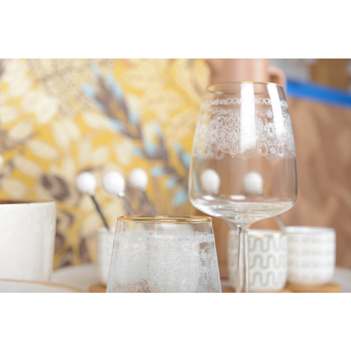Glass wine flutes set of 6 - transparent with gold detail