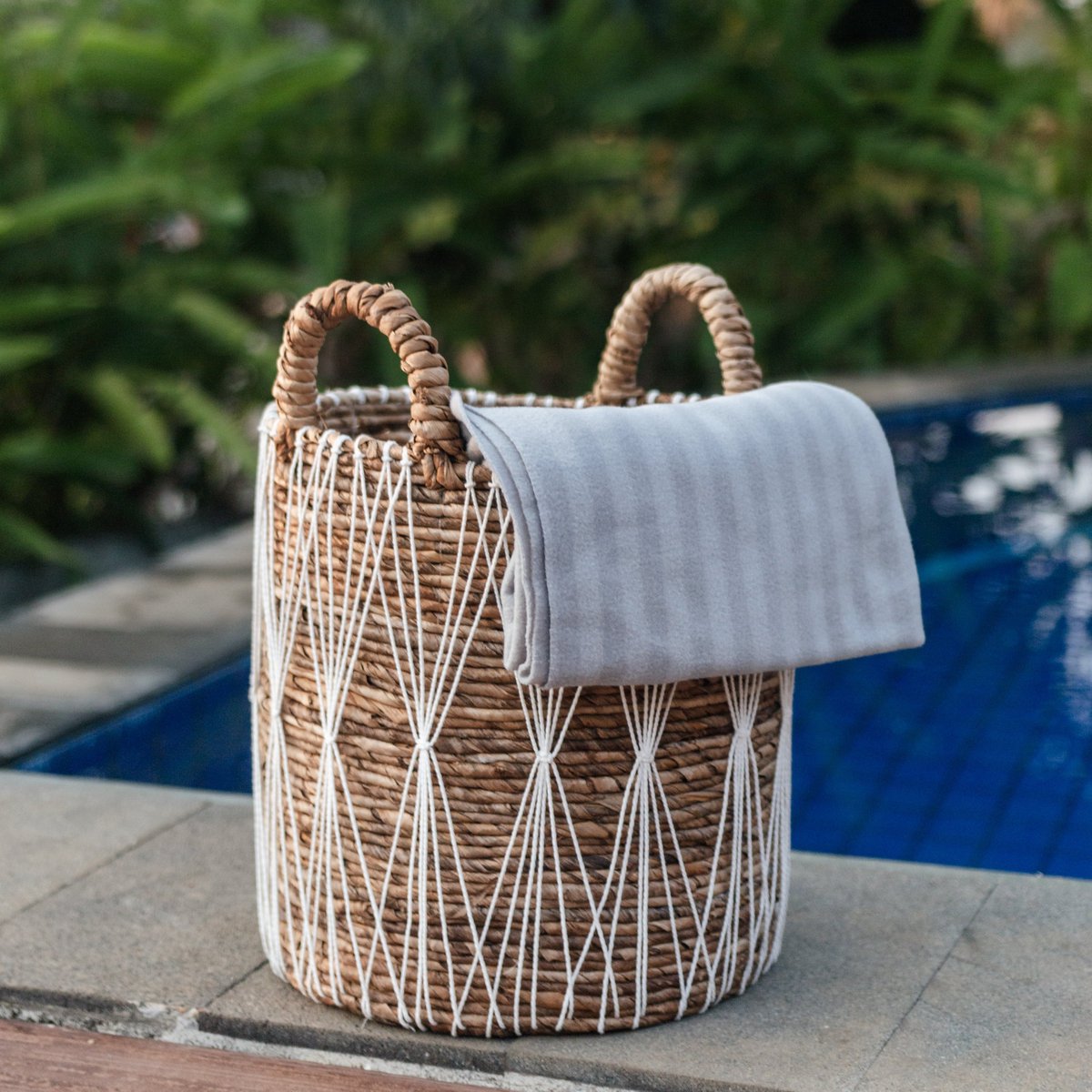 Opbevaringskurv i jute og bomuld L, 40 × 44 cm - håndvævet i Indonesien