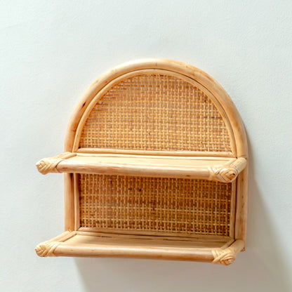 Rattan væghylde 30×30 cm – håndlavet i Indonesien