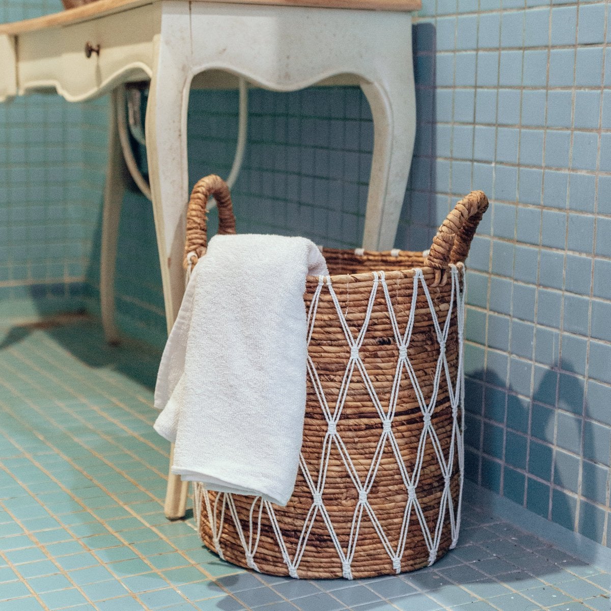 Woven laundry basket Gariau L – 44 × 40 cm, white & beige