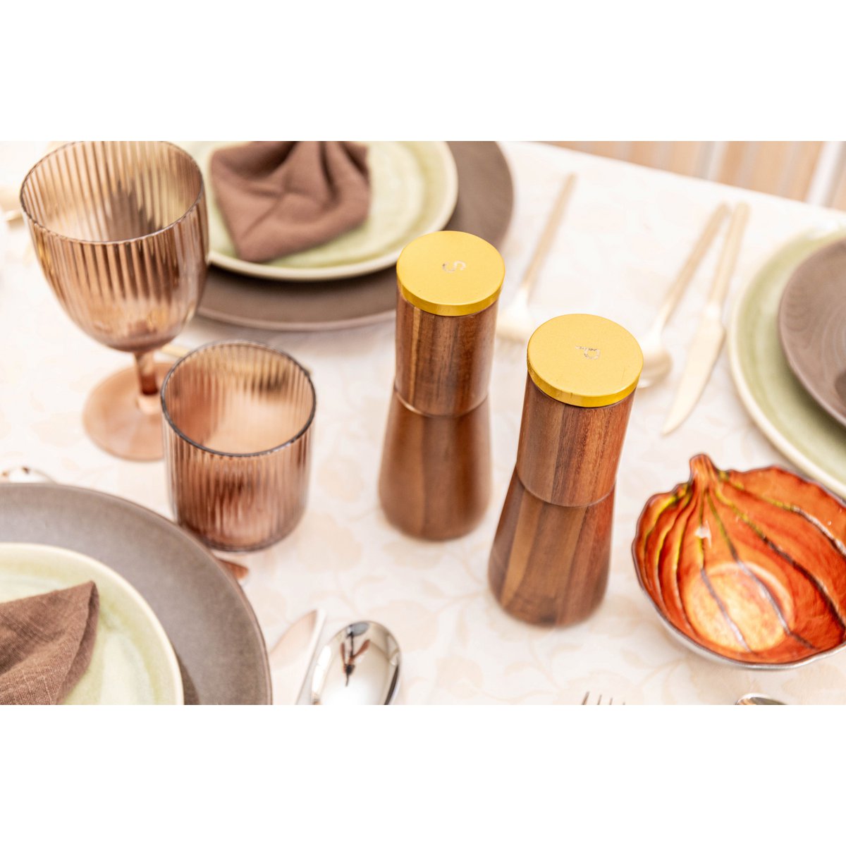 Wood salt and pepper shakers - 6.5×6.5 cm