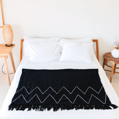Handwoven cotton throw LINGGAH – 140 × 200 cm, black & white