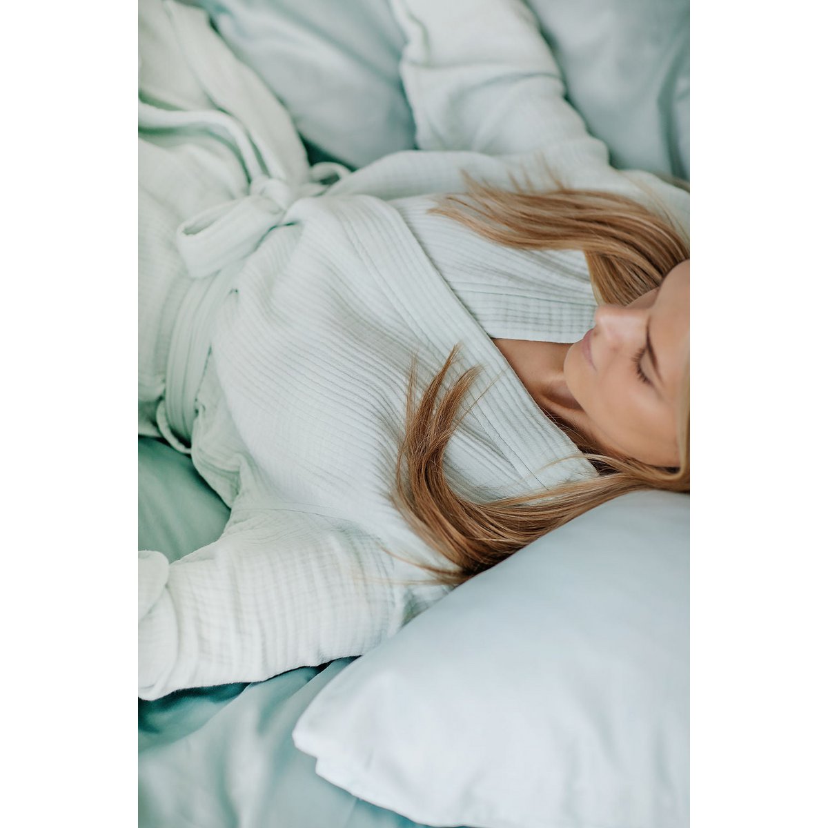 Cotton–bamboo muslin bathrobe S - glacier