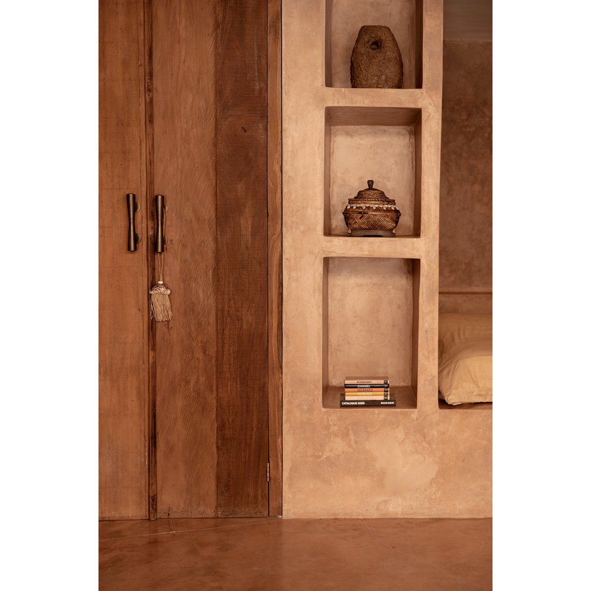 Bamboo storage box with shell detail - round